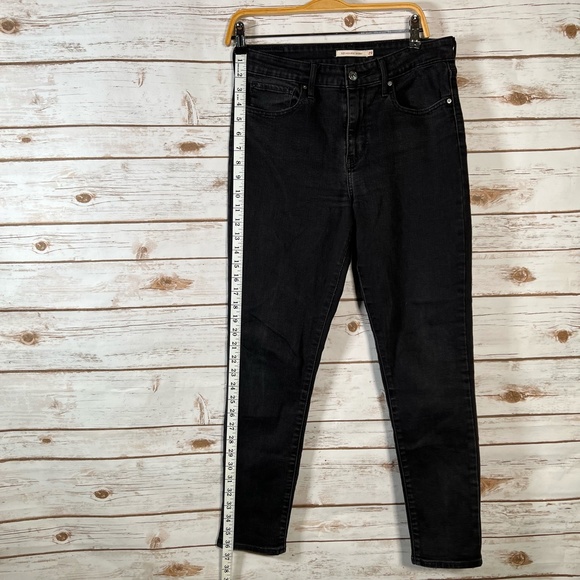 Levi's Denim - 721 High Rise Skinny Levi's Dressed Black Out Size 29
